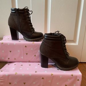 Bamboo, 7.5 Brown Laced heeled Boots